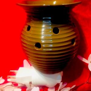 Retired Scentsy Plug-in Warmer Groovy-Brown